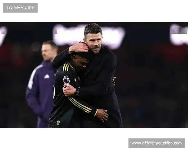 曼联临时主帅卡里克亲自示范传球训练，马奎尔惊叹：那是我见过最漂亮的传球